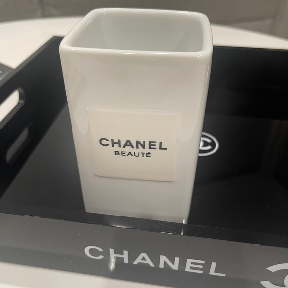 CHANEL Beauté White Ceramic Makeup Brush Holder w/BOX - Picture 3 of 5